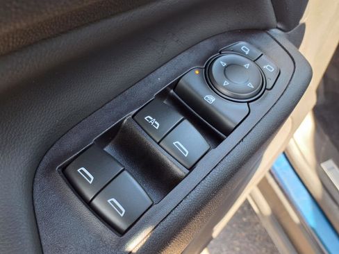 Used 2021 Chevrolet Equinox Premier image 12