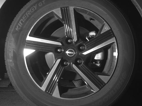 Used 2025 Nissan Sentra SV image 13