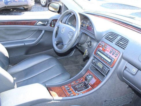 Used 2003 Mercedes-Benz CLK 320 Cabriolet image 20