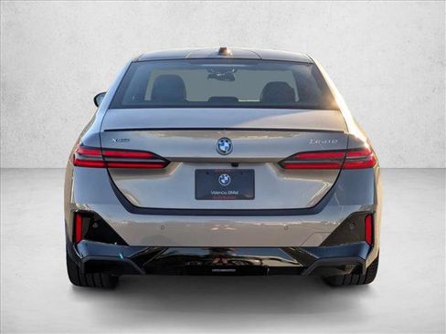 New 2026 BMW 550e xDrive image 8