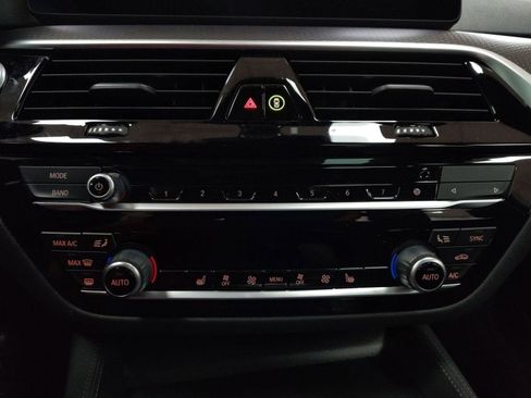 Used 2022 BMW 540i xDrive w/ M Sport Package image 23