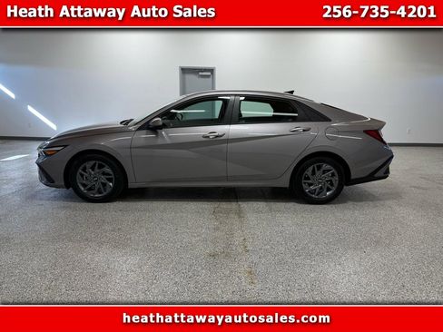 Used 2024 Hyundai Elantra SEL image 1