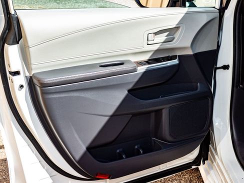 Used 2024 Toyota Sienna LE image 20