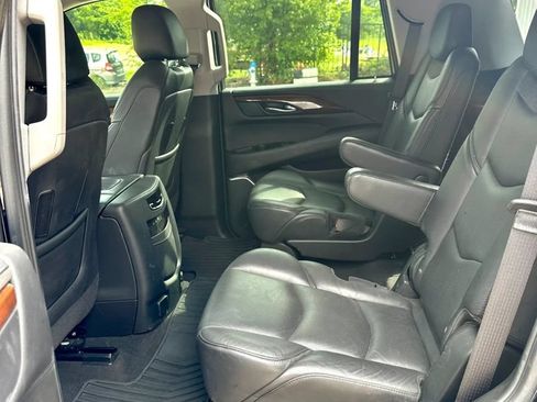 Used 2019 Cadillac Escalade Premium Luxury w/ Escalade Sport Edition AWD/4WD image 11