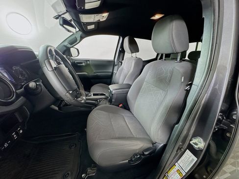 Used 2017 Toyota Tacoma TRD Sport AWD/4WD image 15