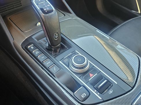 Used 2021 Maserati Levante GranLusso image 38