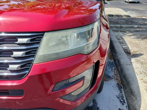 Used 2016 Ford Explorer XLT FWD image 4
