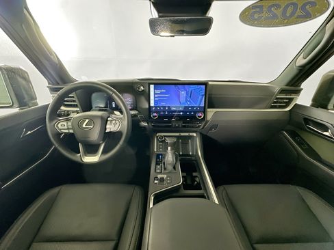Used 2025 Lexus GX 550 AWD/4WD image 13