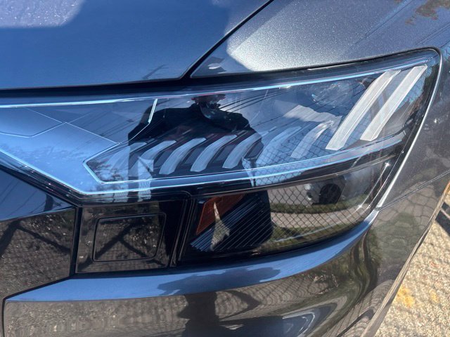 Used 2022 Audi SQ8 Prestige AWD/4WD image 2