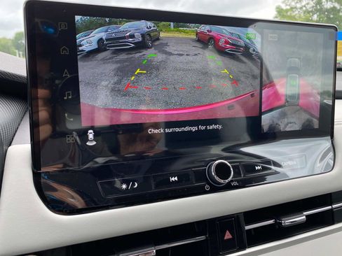 New 2025 Mitsubishi Outlander SE image 12