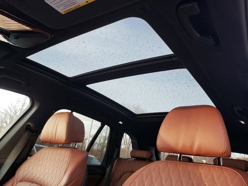 Used 2021 BMW X5 M50i w/ Executive Package image 22