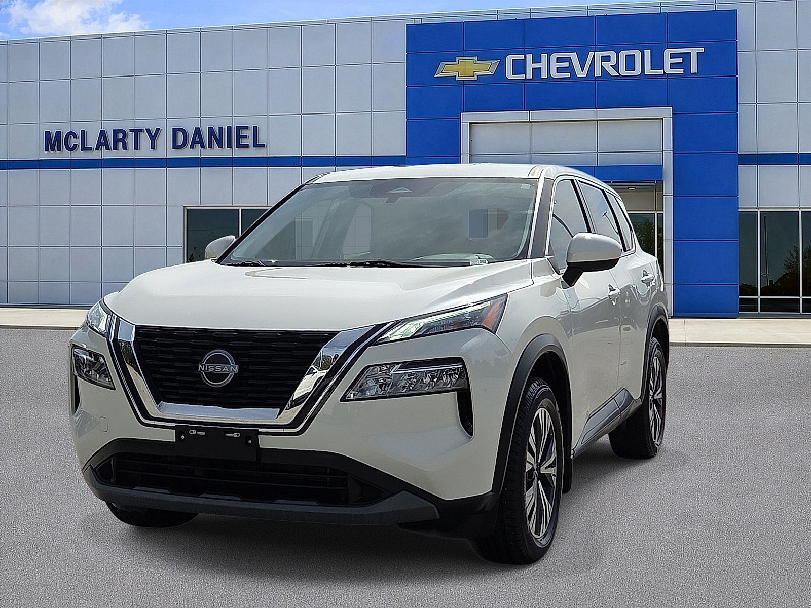 Used 2023 Nissan Rogue SV FWD image 2