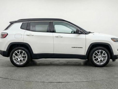 Used 2025 Jeep Compass Limited AWD/4WD image 11