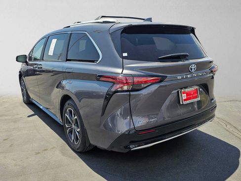 Certified 2025 Toyota Sienna Platinum AWD/4WD image 5