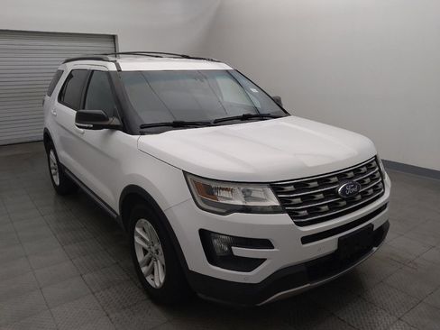 Used 2016 Ford Explorer XLT w/ Equipment Group 202A FWD image 13
