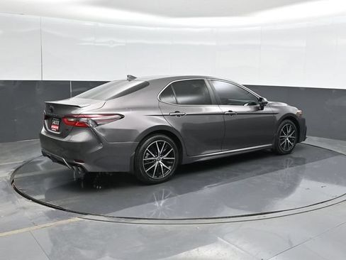 Used 2023 Toyota Camry SE w/ Convenience Package FWD image 3