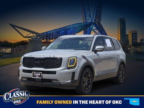 Used 2022 Kia Telluride SX w/ Nightfall Edition Package AWD/4WD image 3
