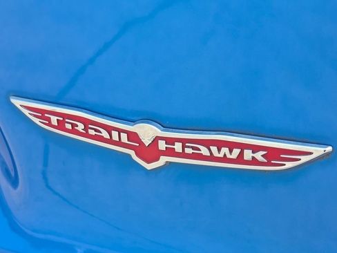 Used 2021 Jeep Cherokee Trailhawk AWD/4WD image 25