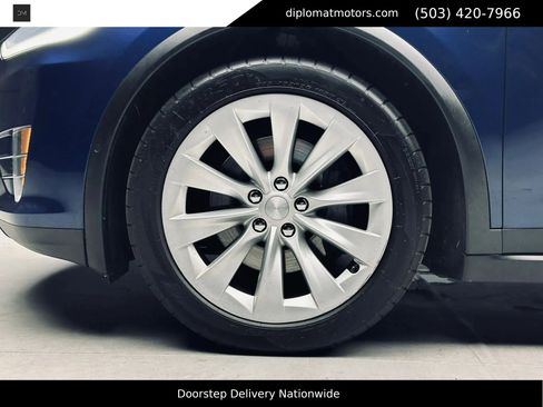 Used 2018 Tesla Model X 75D AWD/4WD image 19