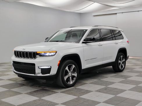 Used 2023 Jeep Grand Cherokee L Limited AWD/4WD image 7
