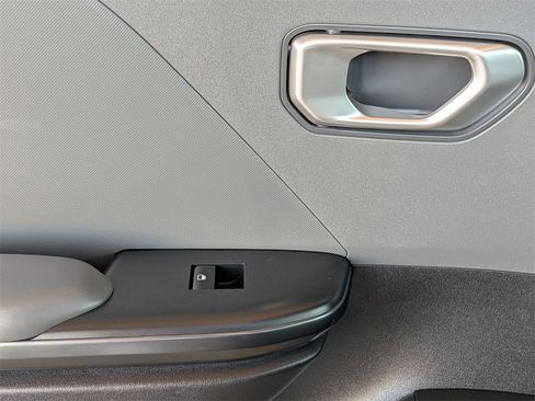 Used 2025 Kia K4 LXS image 27