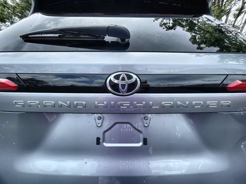 Used 2024 Toyota Grand Highlander FWD image 30