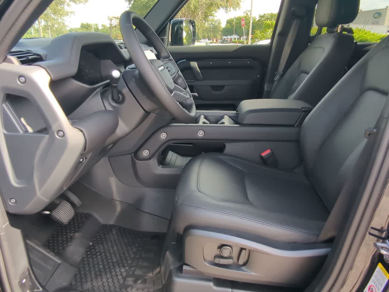 New 2026 Land Rover Defender 110 X-Dynamic SE AWD/4WD image 17