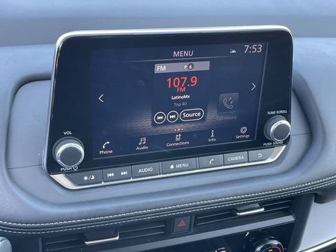 Used 2025 Nissan Rogue SV FWD image 17