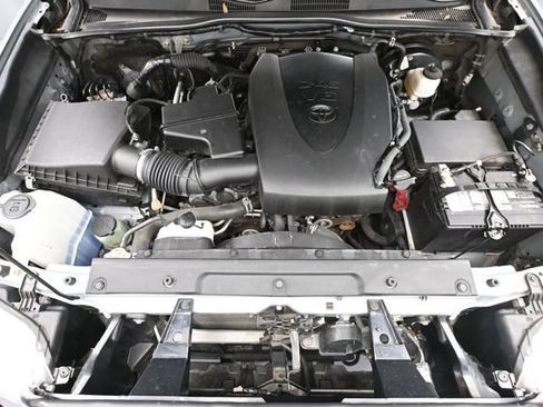 Used 2020 Toyota Tacoma TRD Sport AWD/4WD image 45
