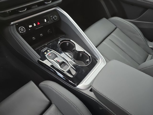 Used 2025 Audi Q5 Premium Plus w/ Premium Plus AWD/4WD image 25
