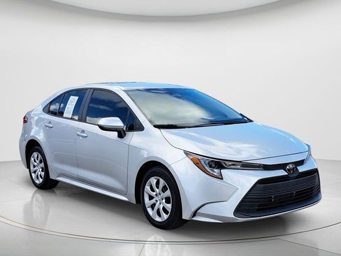 Certified 2024 Toyota Corolla LE image 2