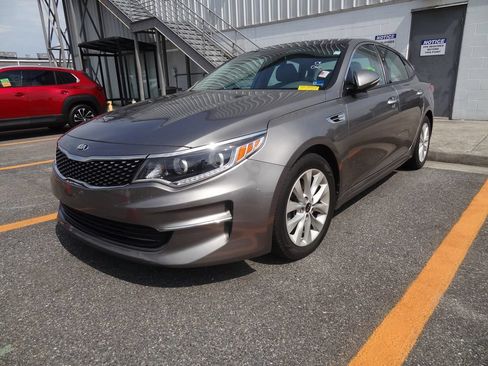 Used 2017 Kia Optima EX w/ Premium Package FWD image 7