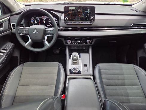 Used 2024 Mitsubishi Outlander SE FWD image 5