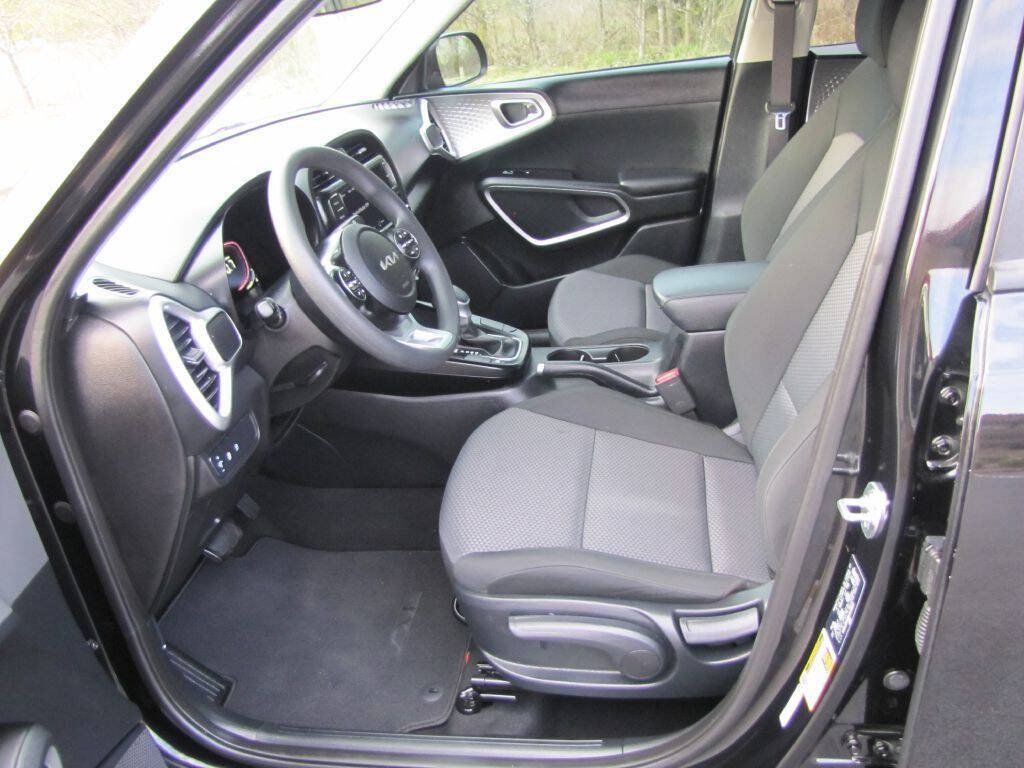 Used 2024 Kia Soul LX w/ Option Group 015 FWD image 14