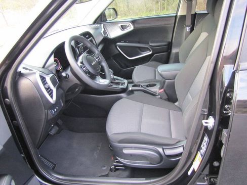 Used 2024 Kia Soul LX w/ Option Group 015 FWD image 14