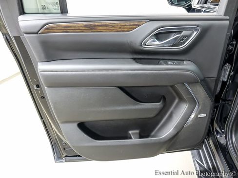 Used 2021 Chevrolet Suburban Premier AWD/4WD image 24