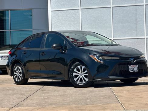 Certified 2022 Toyota Corolla LE FWD image 2