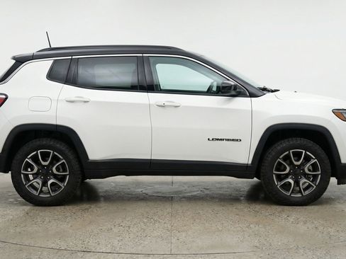 Used 2025 Jeep Compass Trailhawk w/ Trailer Tow Group AWD/4WD image 11