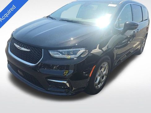Certified 2024 Chrysler Pacifica Limited FWD image 1