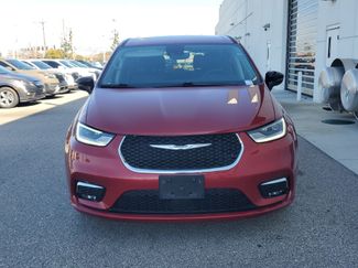 Used 2024 Chrysler Pacifica Touring-L video 2