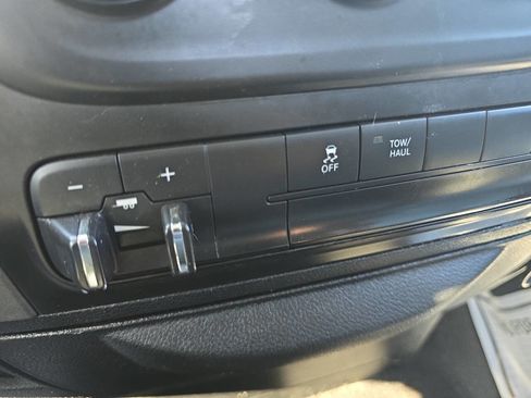 Used 2017 RAM 1500 ST w/ SXT Appearance Group image 20