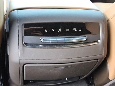Used 2025 Cadillac Escalade Premium Luxury AWD/4WD image 18