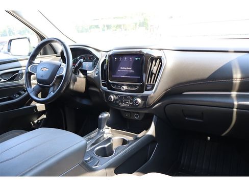 Used 2020 Chevrolet Traverse LT FWD image 19