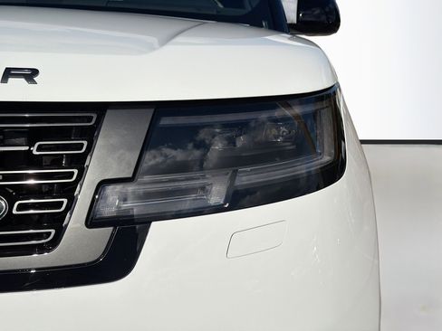 New 2026 Land Rover Range Rover SE image 9