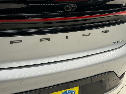 Used 2024 Toyota Prius XLE AWD/4WD image 31