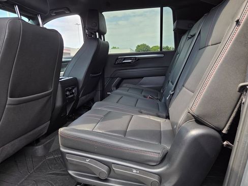 Used 2025 Chevrolet Suburban RST w/ Comfort Package AWD/4WD image 6