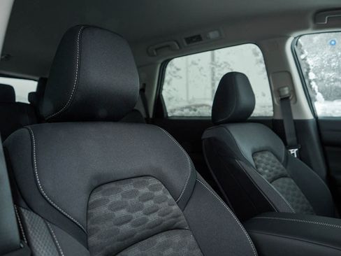 New 2025 Nissan Pathfinder SV image 12