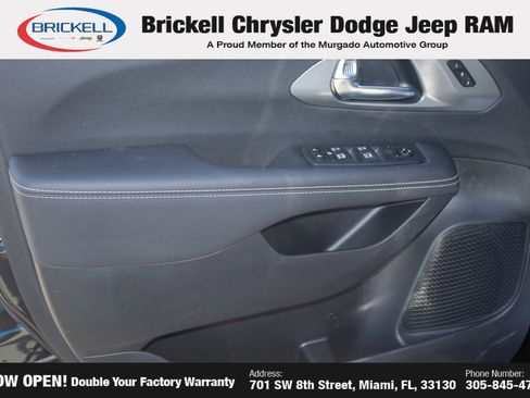 New 2025 Chrysler Pacifica Select image 9