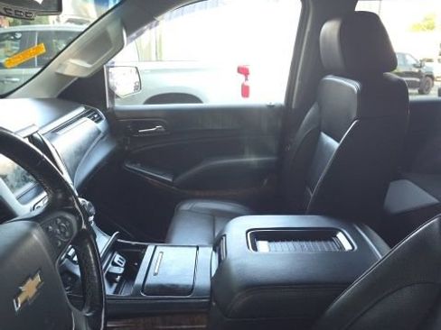 Used 2018 Chevrolet Suburban Premier AWD/4WD image 3