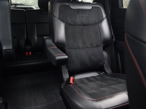 Used 2025 Ford Explorer ST image 16